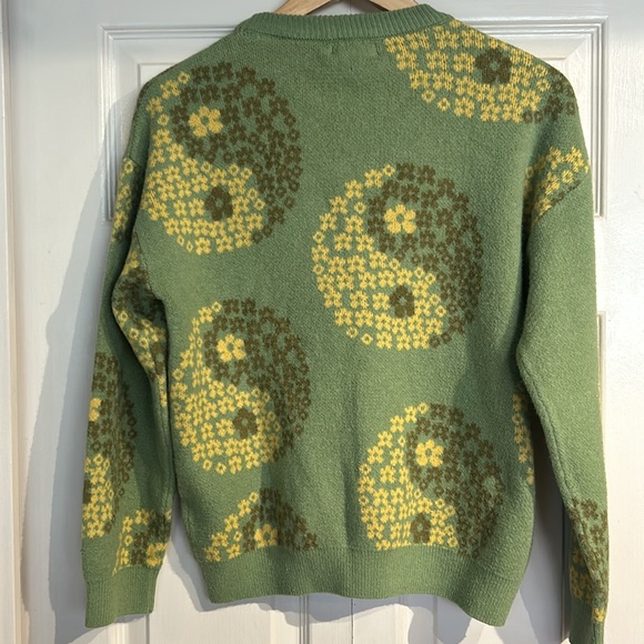 Witty Fox Yin and Yang Soft Floral Green and Yellow Sweater - Picture 4 of 7